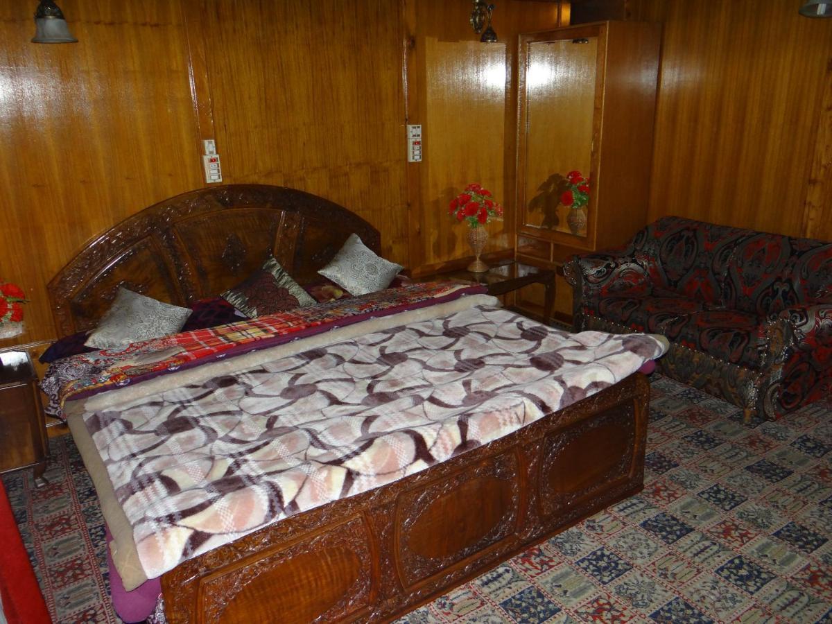Goona Palace Houseboats Srinagar  Exterior photo