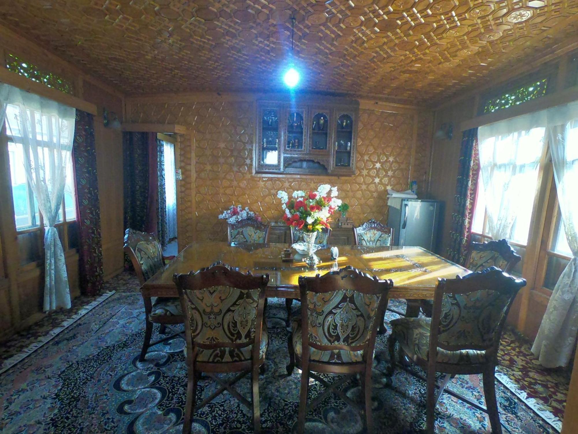 Goona Palace Houseboats Srinagar  Exterior photo