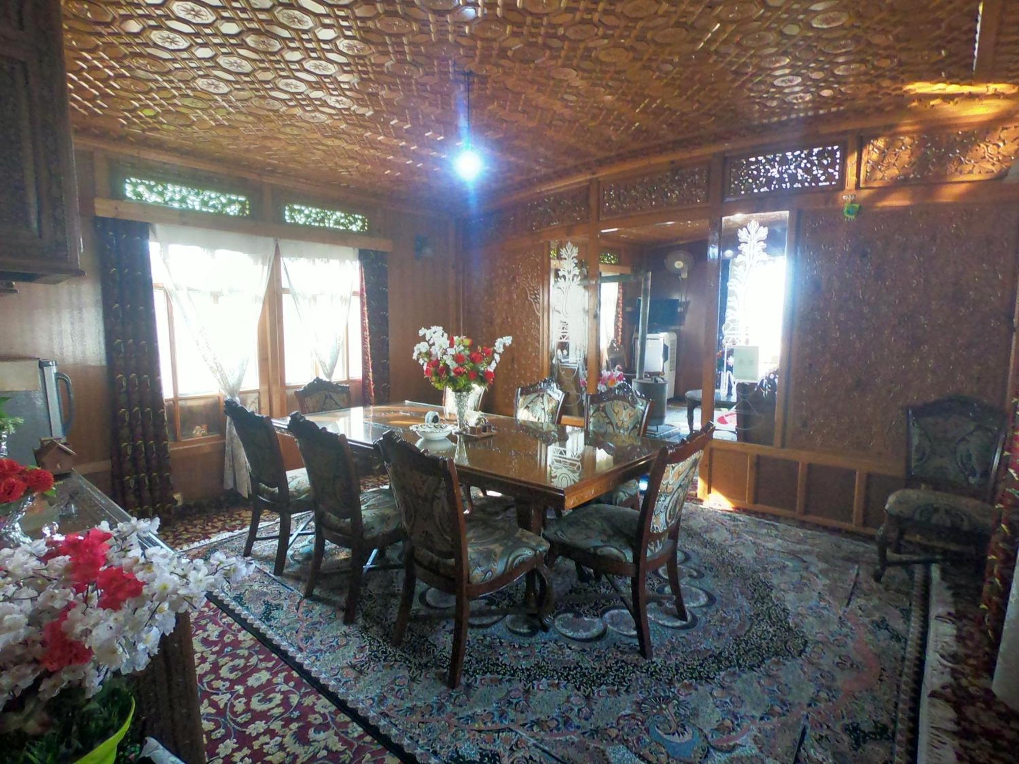 Goona Palace Houseboats Srinagar  Exterior photo
