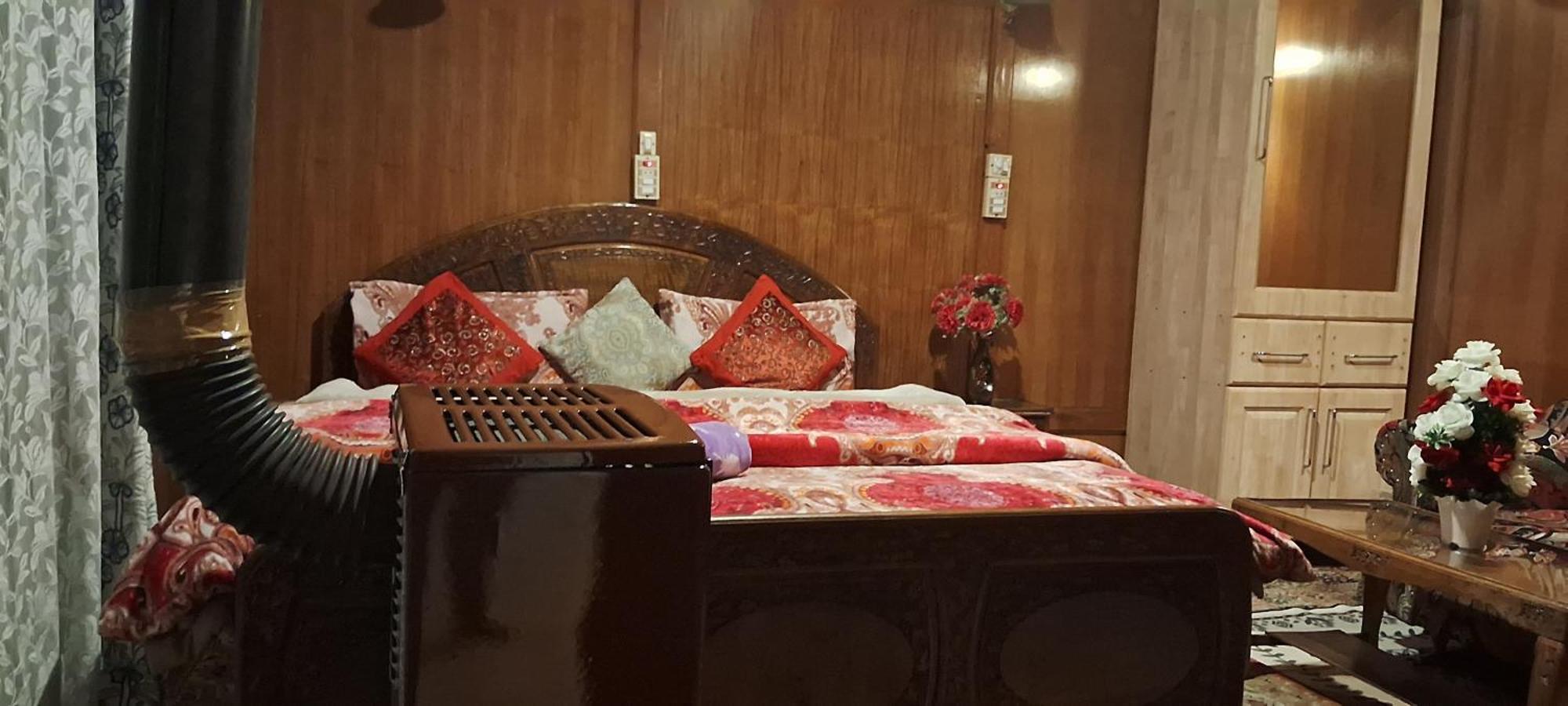 Goona Palace Houseboats Srinagar  Exterior photo