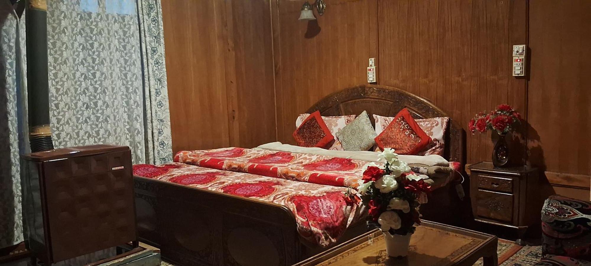 Goona Palace Houseboats Srinagar  Exterior photo