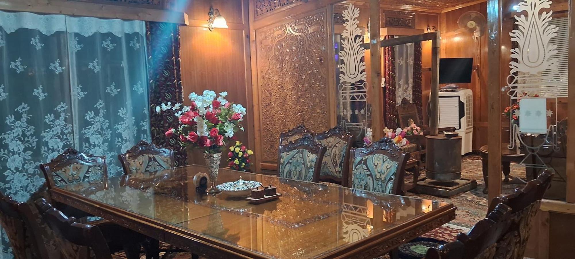 Goona Palace Houseboats Srinagar  Exterior photo