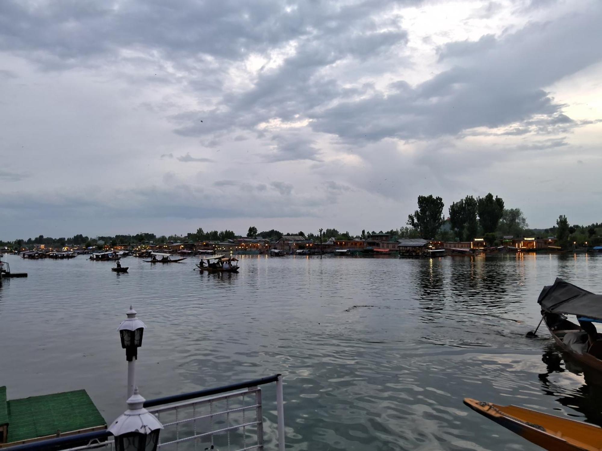 Goona Palace Houseboats Srinagar  Exterior photo