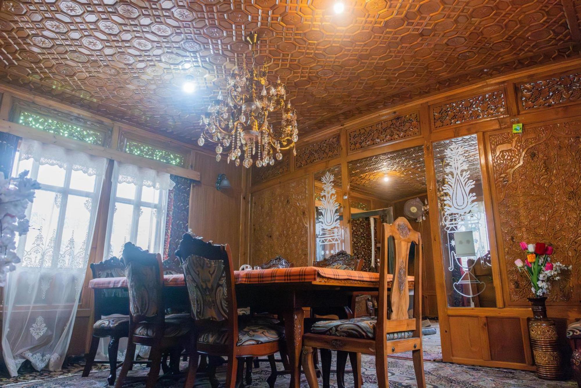 Goona Palace Houseboats Srinagar  Exterior photo