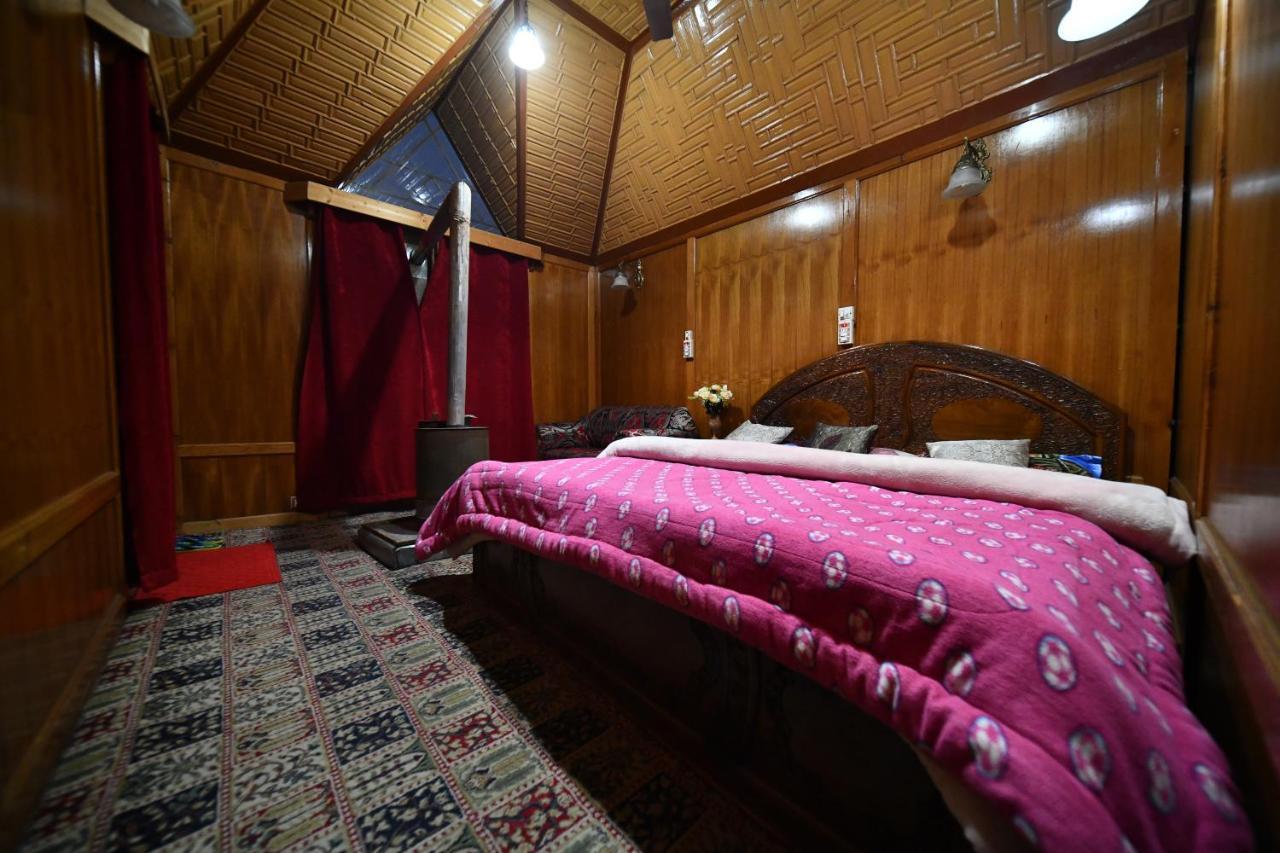 Goona Palace Houseboats Srinagar  Exterior photo
