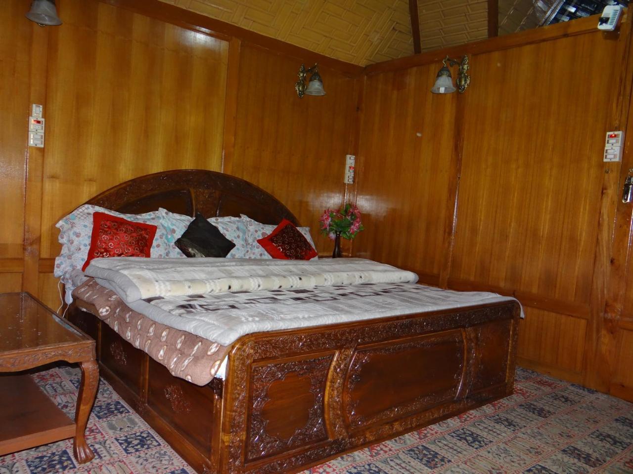 Goona Palace Houseboats Srinagar  Exterior photo